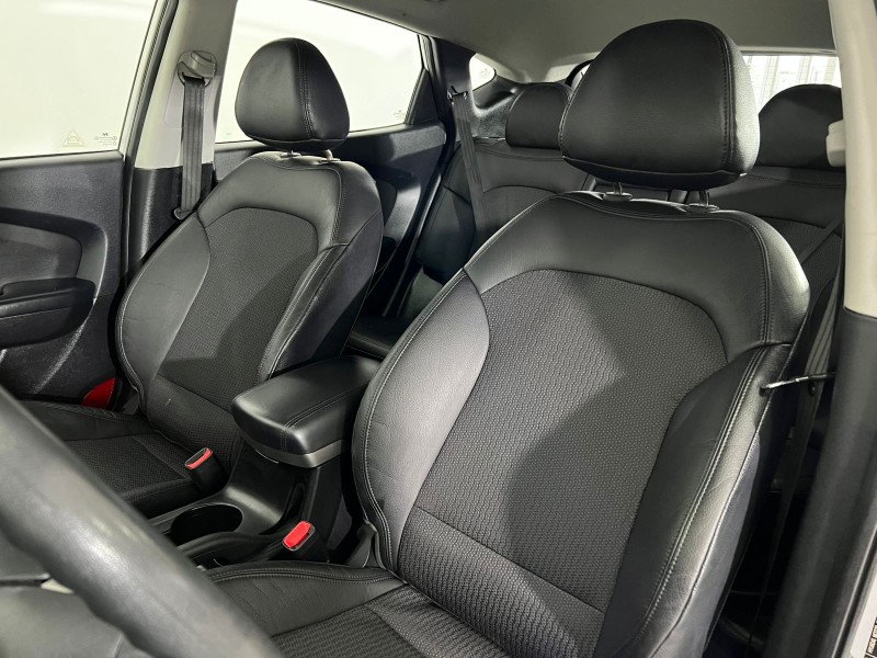 IX35 2.0 MPI 4X2 16V GASOLINA 4P MANUAL - 2011 - FARROUPILHA