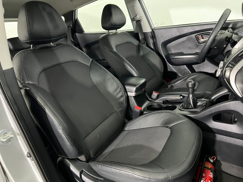 IX35 2.0 MPI 4X2 16V GASOLINA 4P MANUAL - 2011 - FARROUPILHA