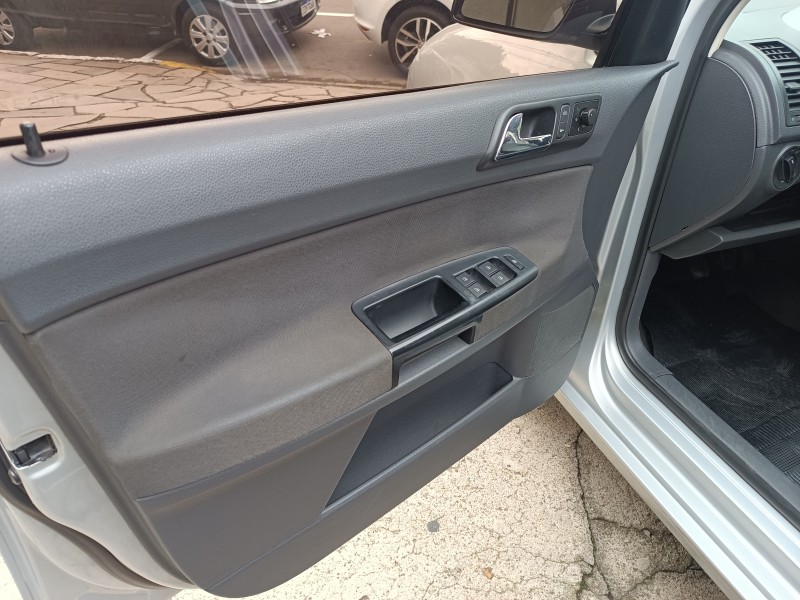 POLO 1.6 MI 8V FLEX 4P MANUAL - 2005 - FLORES DA CUNHA