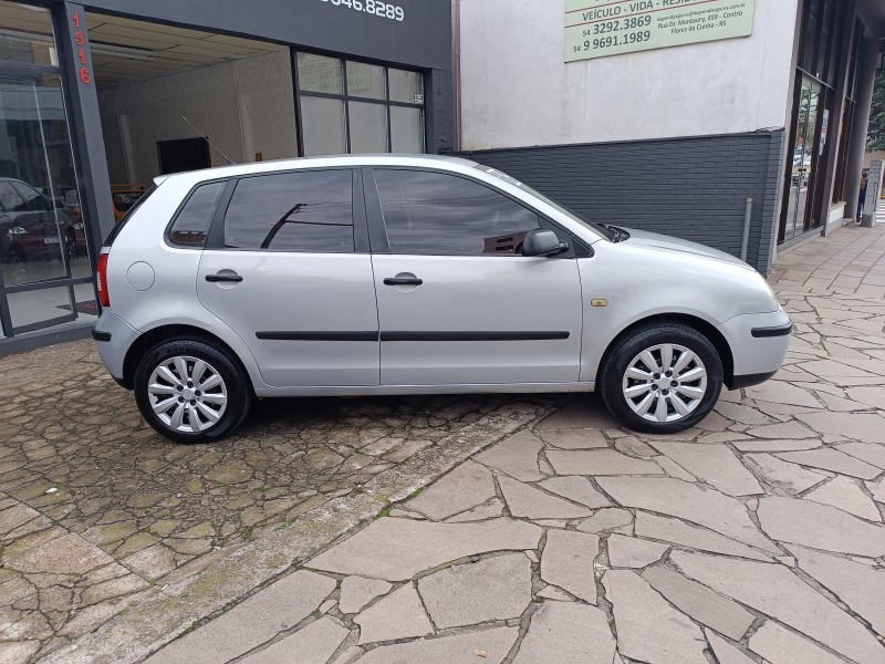 POLO 1.6 MI 8V FLEX 4P MANUAL - 2005 - FLORES DA CUNHA