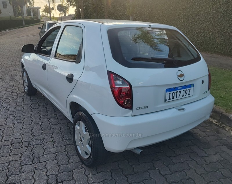 CELTA 1.0 MPFI LT 8V FLEX 4P MANUAL - 2011 - CAMPO BOM
