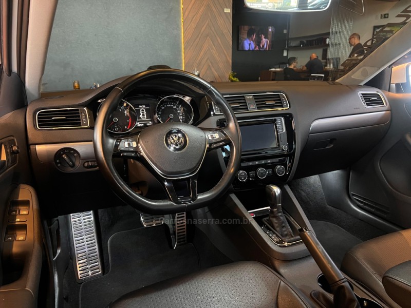 JETTA 1.4 16V TSI COMFORTLINE FLEX 4P TIPTRONIC - 2017 - CAMPO BOM