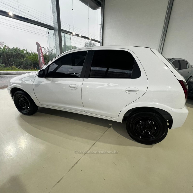 CELTA 1.0 MPFI LT 8V FLEX 4P MANUAL - 2015 - FELIZ