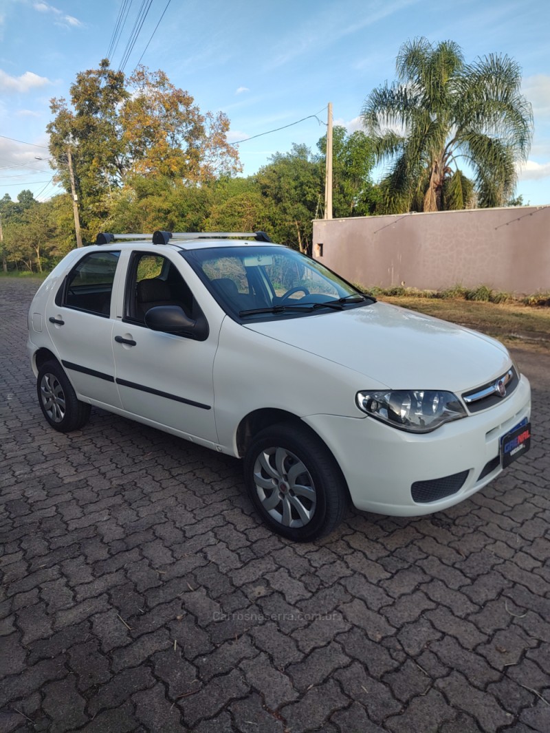 PALIO 1.0 MPI FIRE CELEBRATION ECONOMY 8V FLEX 4P MANUAL - 2014 - CAMPO BOM