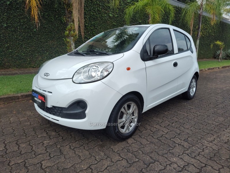 QQ 1.0 MPFI LOOK 12V GASOLINA 4P MANUAL - 2018 - CAMPO BOM