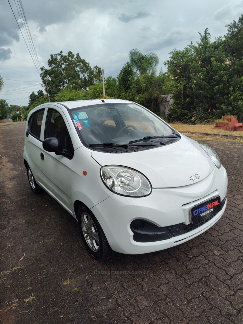 QQ 1.0 MPFI LOOK 12V GASOLINA 4P MANUAL - 2018 - CAMPO BOM