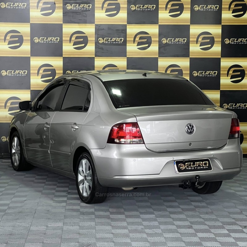 VOYAGE 1.0 MI 8V FLEX 4P MANUAL - 2012 - PORTãO