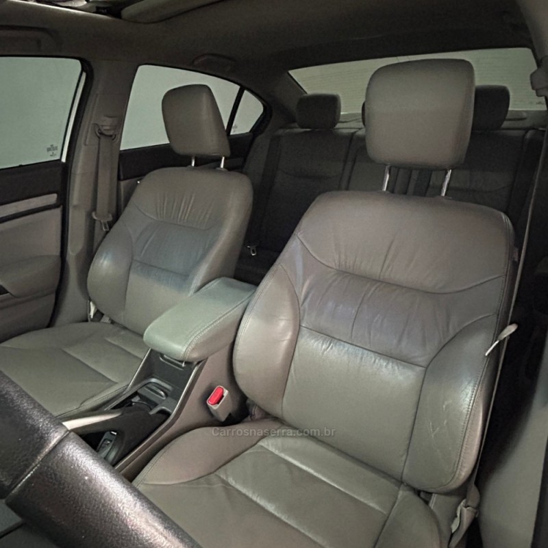 CIVIC 2.0 EXR 16V FLEX 4P AUTOMÁTICO - 2014 - VACARIA