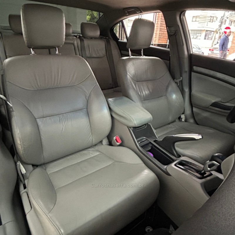 CIVIC 2.0 EXR 16V FLEX 4P AUTOMÁTICO - 2014 - VACARIA