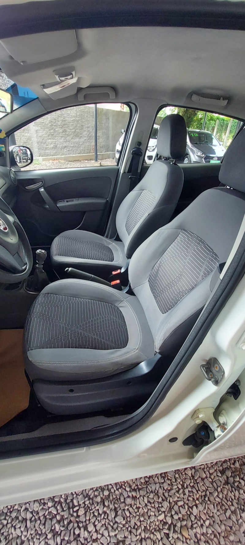 PALIO 1.4 MPI ATTRACTIVE 8V FLEX 4P MANUAL - 2013 - BOM PRINCíPIO