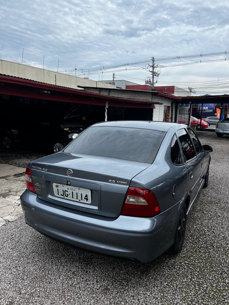 VECTRA 2.2 MPFI GLS 8V GASOLINA 4P MANUAL - 2000 - CAXIAS DO SUL