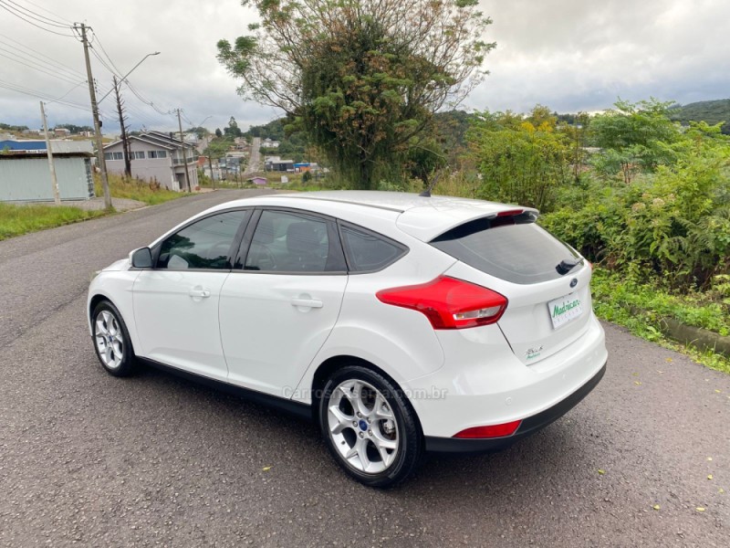 FOCUS 1.6 SE 8V FLEX 4P MANUAL - 2017 - FLORES DA CUNHA