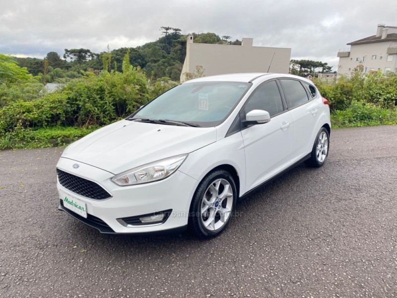 FOCUS 1.6 SE 8V FLEX 4P MANUAL - 2017 - FLORES DA CUNHA