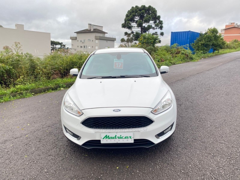 FOCUS 1.6 SE 8V FLEX 4P MANUAL - 2017 - FLORES DA CUNHA