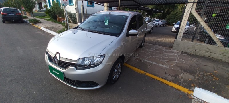 LOGAN 1.0 EXPRESSION 12V FLEX 4P MANUAL - 2018 - PICADA CAFé