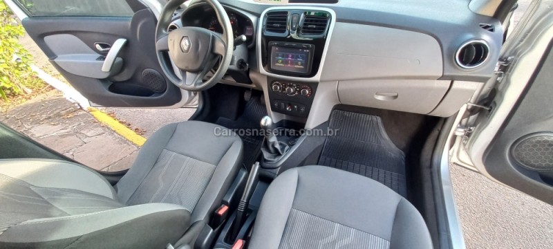 LOGAN 1.0 EXPRESSION 12V FLEX 4P MANUAL - 2018 - PICADA CAFé
