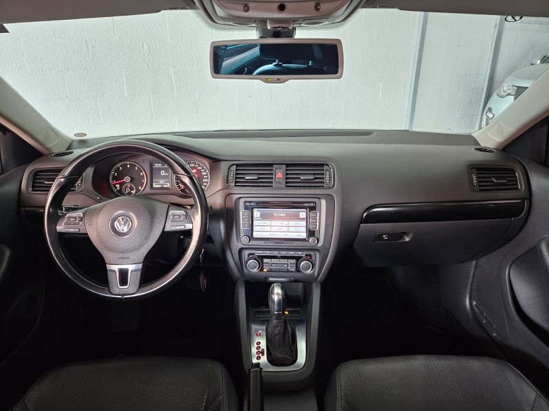 JETTA 2.0 COMFORTLINE FLEX 4P TIPTRONIC - 2011 - FARROUPILHA
