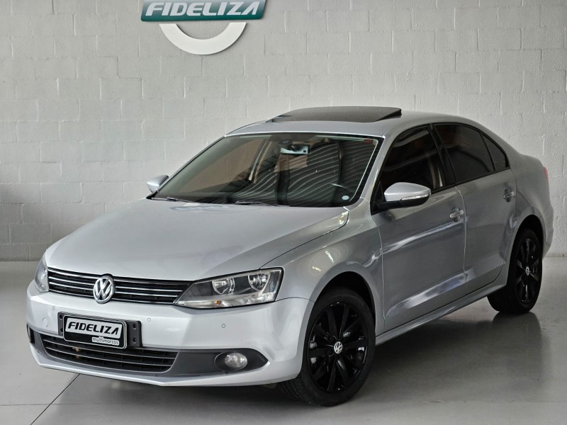 JETTA 2.0 COMFORTLINE FLEX 4P TIPTRONIC - 2011 - FARROUPILHA
