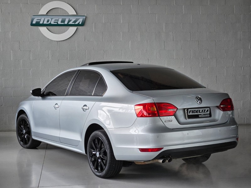JETTA 2.0 COMFORTLINE FLEX 4P TIPTRONIC - 2011 - FARROUPILHA