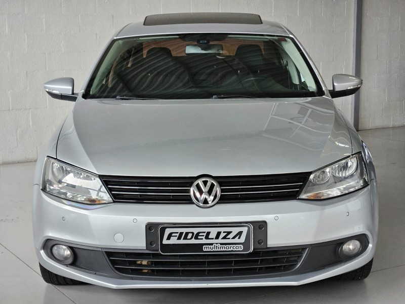 JETTA 2.0 COMFORTLINE FLEX 4P TIPTRONIC - 2011 - FARROUPILHA
