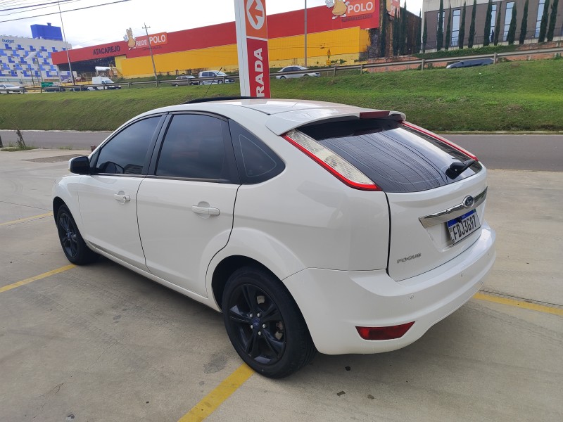FOCUS 1.6 GLX 16V FLEX 4P MANUAL - 2012 - FARROUPILHA