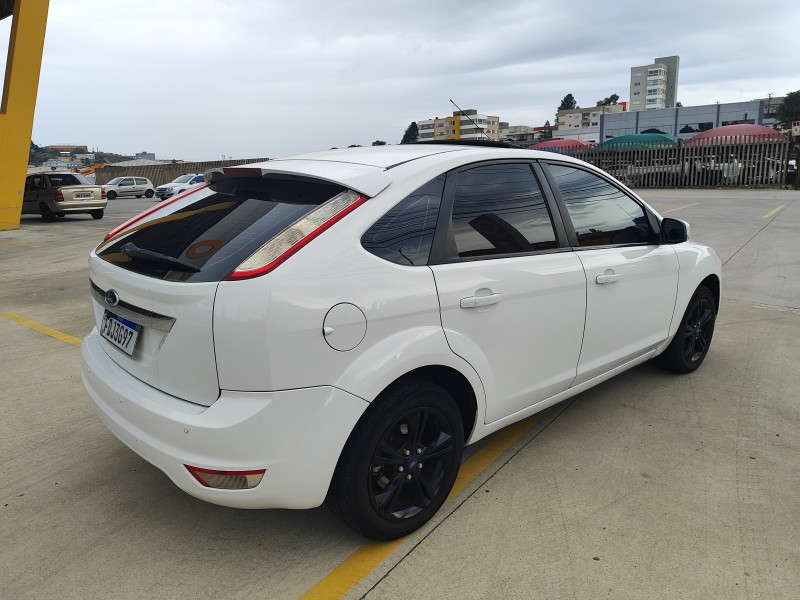 FOCUS 1.6 GLX 16V FLEX 4P MANUAL - 2012 - FARROUPILHA