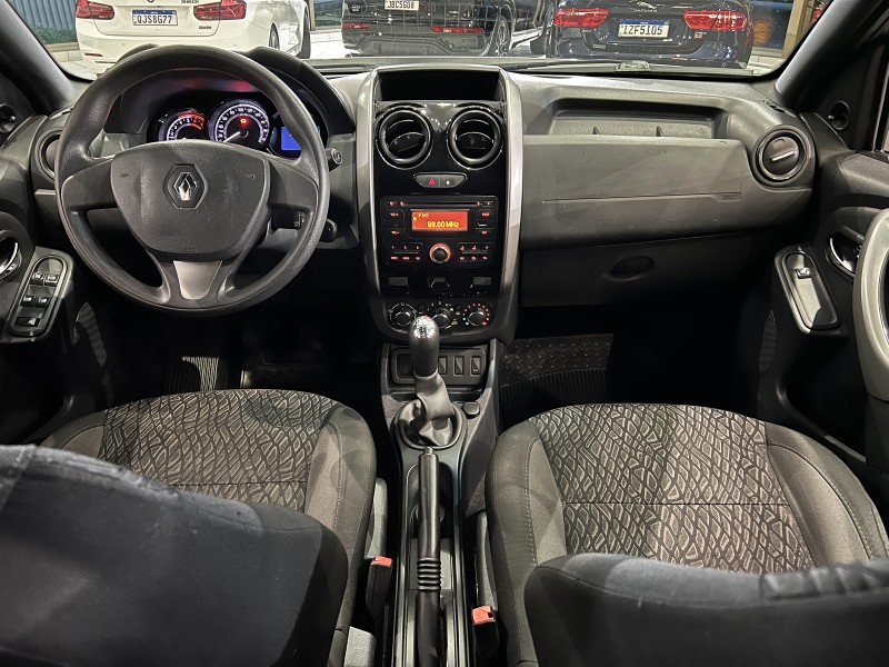 DUSTER 1.6 EXPRESSION 4X2 16V FLEX 4P MANUAL - 2016 - FARROUPILHA
