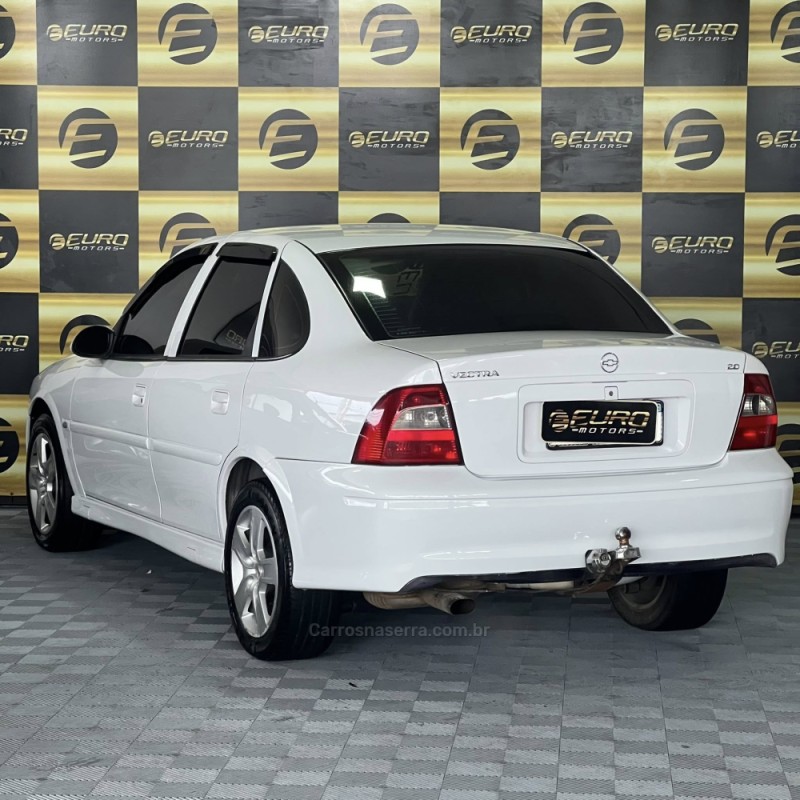 VECTRA 2.0 MPFI CD 8V GASOLINA 4P MANUAL - 2004 - PORTãO