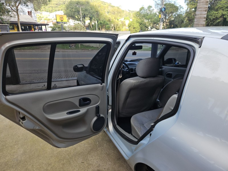 CLIO 1.0 AUTHENTIQUE 16V FLEX 4P MANUAL - 2003 - CAXIAS DO SUL