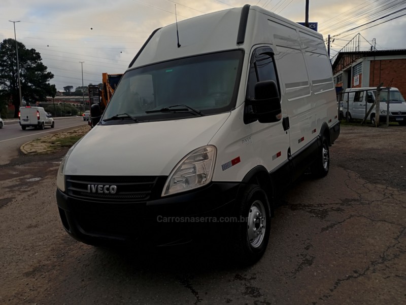 DAILY 35S14 GRAN FURGONE TURBO INTERCOOLER DIESEL 3P MANUAL - 2009 - FARROUPILHA