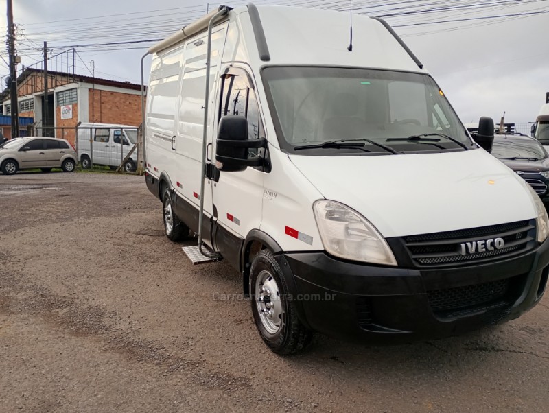 DAILY 35S14 GRAN FURGONE TURBO INTERCOOLER DIESEL 3P MANUAL - 2009 - FARROUPILHA