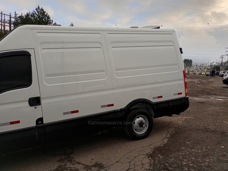 DAILY 35S14 GRAN FURGONE TURBO INTERCOOLER DIESEL 3P MANUAL - 2009 - FARROUPILHA
