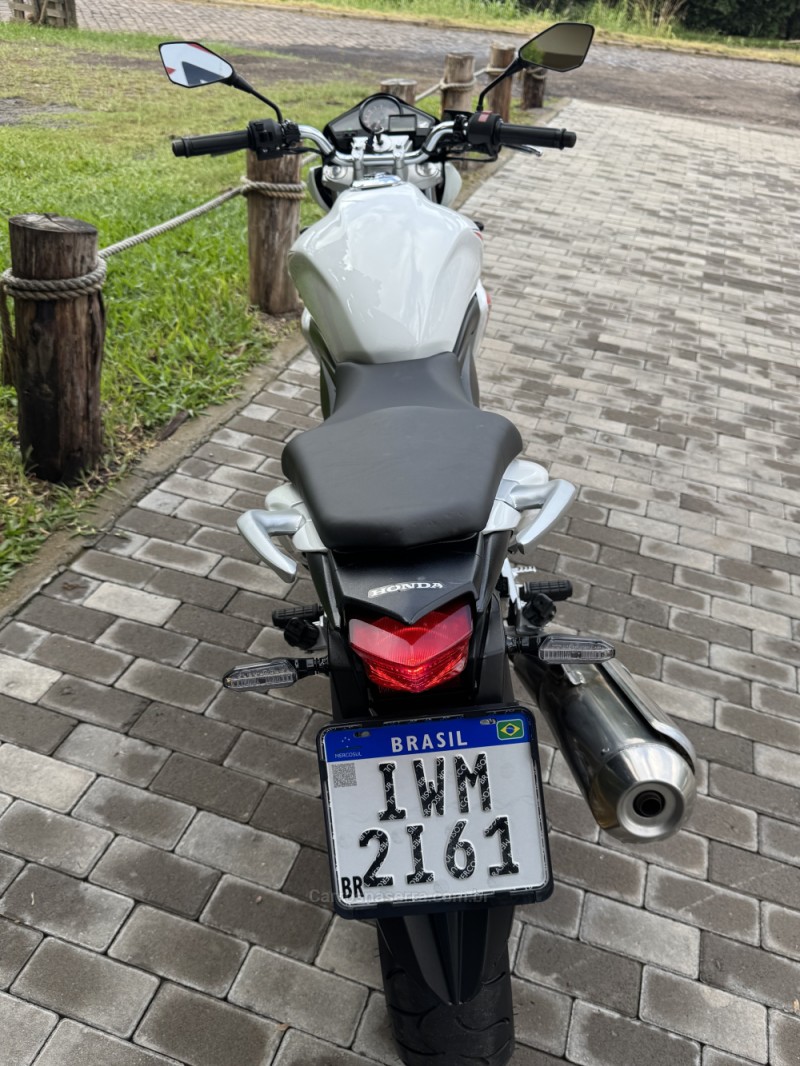 CB 300R ABS - 2015 - ENCANTADO