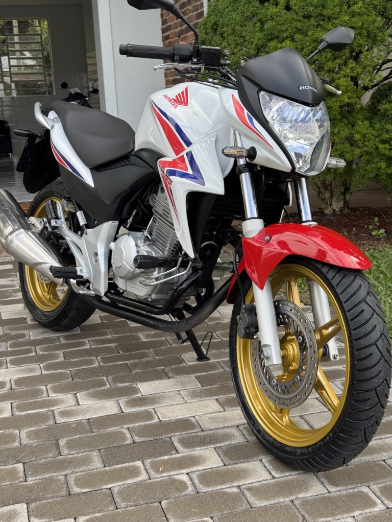 CB 300R ABS - 2015 - ENCANTADO