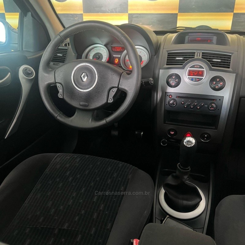 MÉGANE 1.6 DYNAMIQUE GRAND TOUR 16V FLEX 4P MANUAL - 2012 - PORTãO