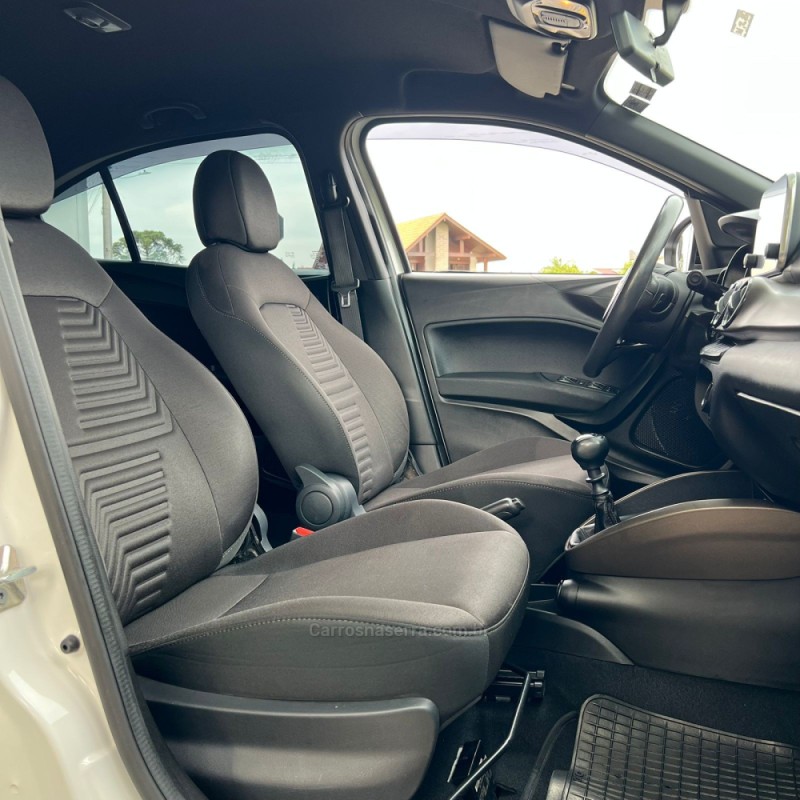 CRONOS 1.3 DRIVE 8V FLEX 4P MANUAL - 2023 - MONTENEGRO