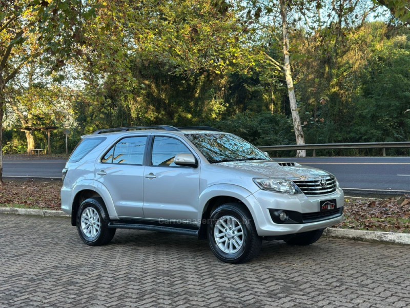 HILUX SW4 3.0 SRV 4X4 16V TURBO INTERCOOLER DIESEL 4P AUTOMÁTICO - 2014 - DOIS IRMãOS