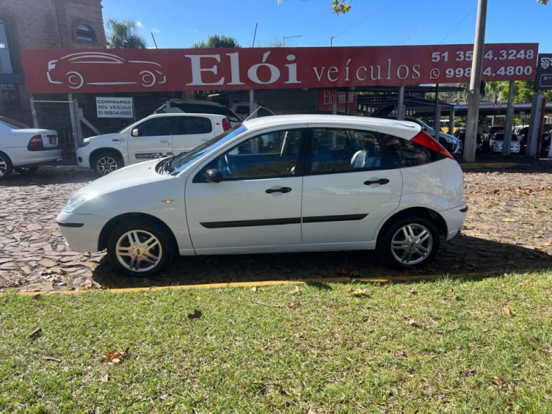 FOCUS 1.6 8V FLEX 4P MANUAL - 2005 - DOIS IRMãOS
