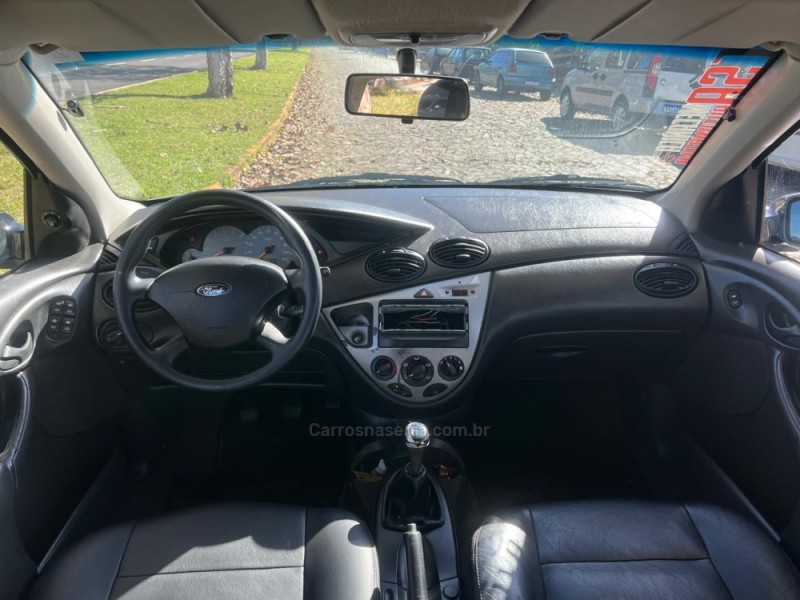 FOCUS 1.6 8V FLEX 4P MANUAL - 2005 - DOIS IRMãOS