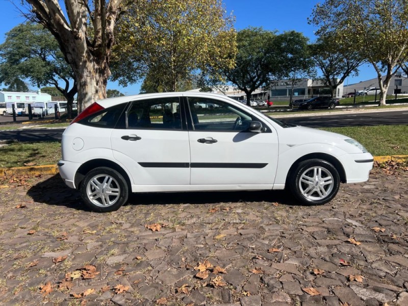 FOCUS 1.6 8V FLEX 4P MANUAL - 2005 - DOIS IRMãOS
