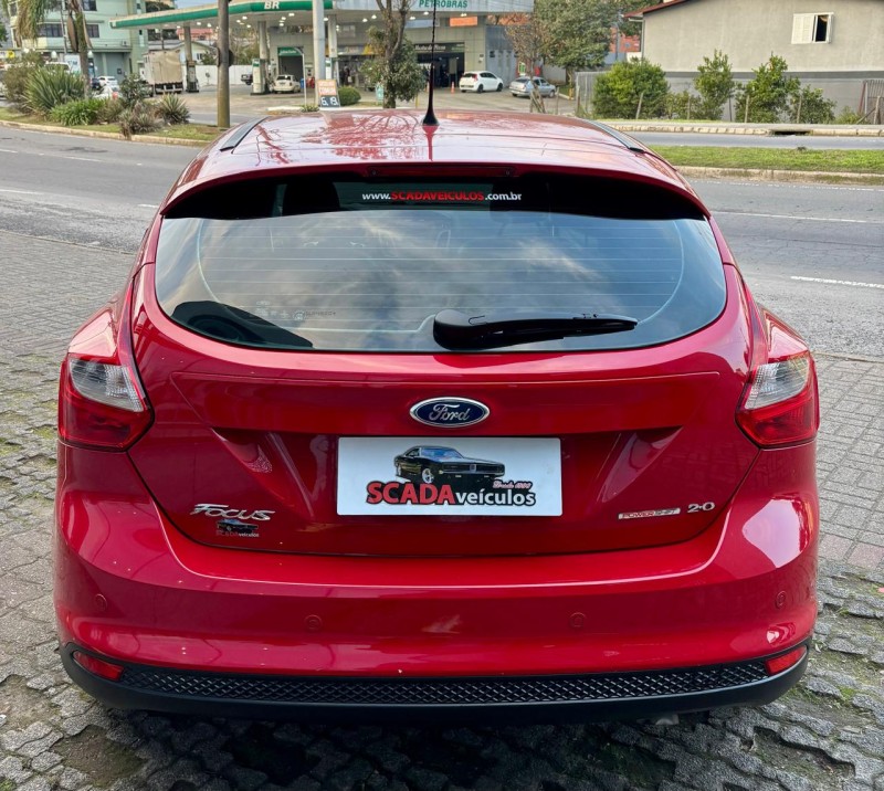 FOCUS 2.0 SE HATCH 16V FLEX 4P AUTO - 2014 - CAXIAS DO SUL