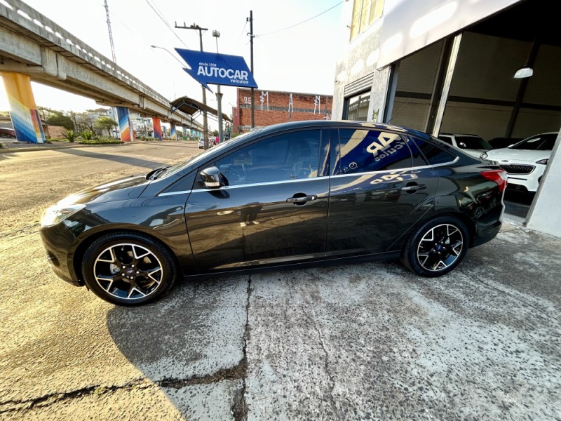 FOCUS 2.0 TITANIUM PLUS SEDAN 16V FLEX 4P AUTOMÁTICO - 2015 - NOVO HAMBURGO