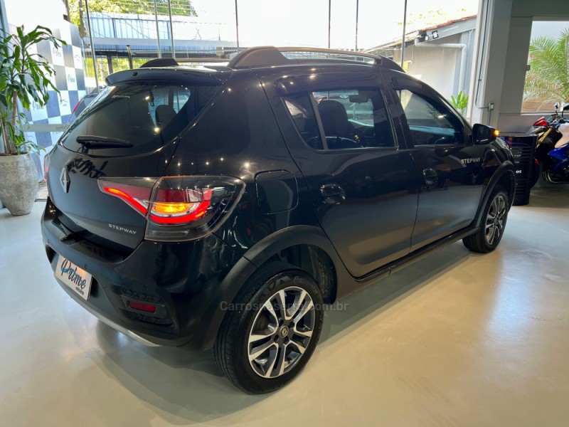 SANDERO 1.6 STEPWAY ICONIC X-TRONIC 16V FLEX 4P AUTOMÁTICO - 2022 - ESTâNCIA VELHA