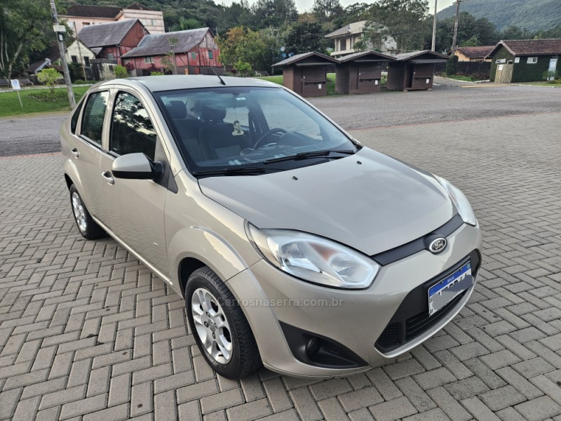 FIESTA 1.6 ROCAM SE SEDAN 8V FLEX 4P MANUAL - 2014 - PICADA CAFé