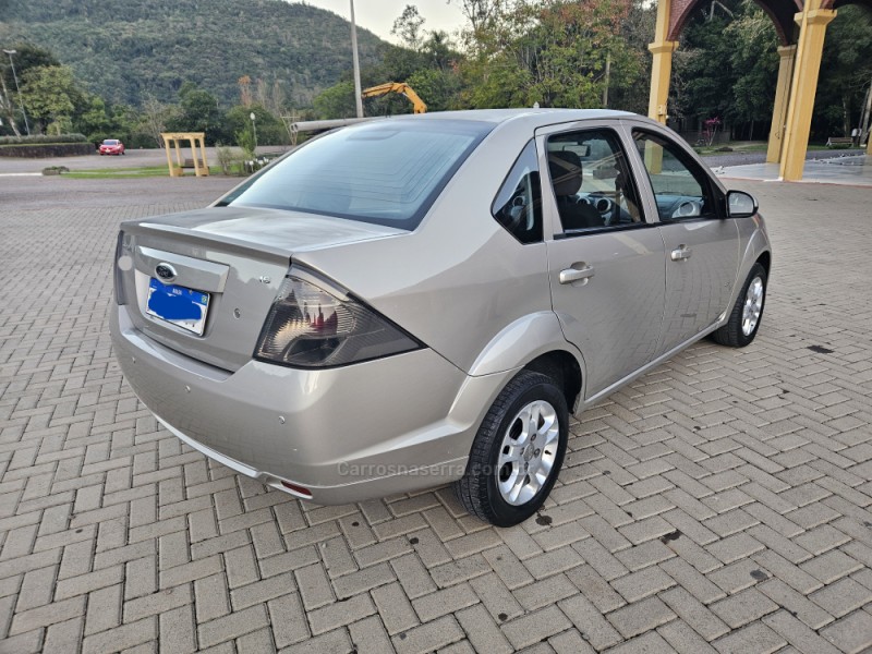 FIESTA 1.6 ROCAM SE SEDAN 8V FLEX 4P MANUAL - 2014 - PICADA CAFé