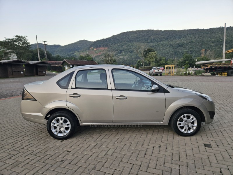 FIESTA 1.6 ROCAM SE SEDAN 8V FLEX 4P MANUAL - 2014 - PICADA CAFé