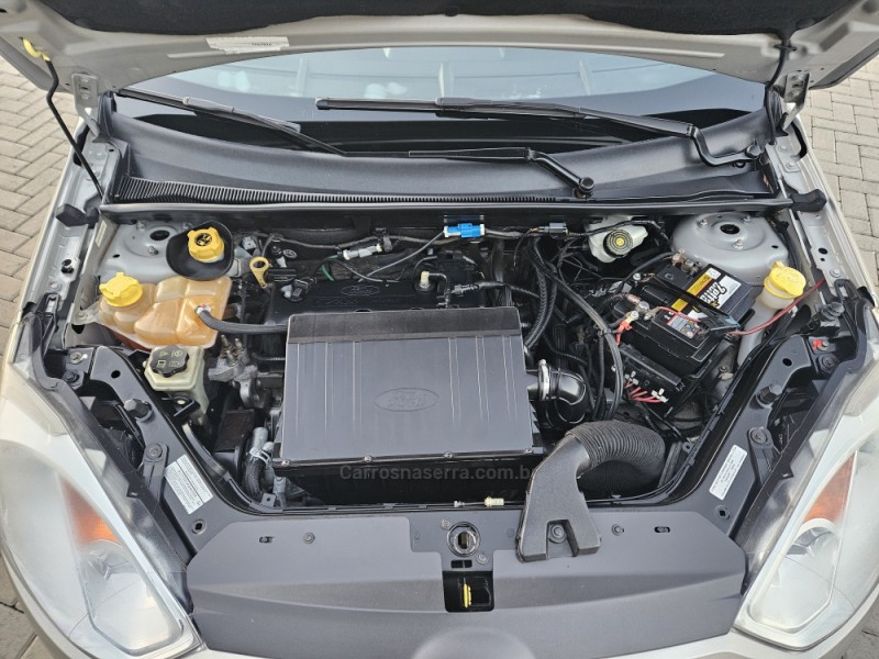 FIESTA 1.6 ROCAM SE SEDAN 8V FLEX 4P MANUAL - 2014 - PICADA CAFé