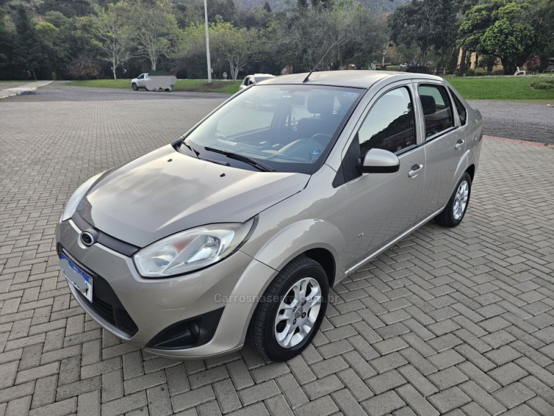 FIESTA 1.6 ROCAM SE SEDAN 8V FLEX 4P MANUAL - 2014 - PICADA CAFé