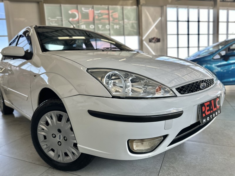 FOCUS 1.6 GLX SEDAN 8V FLEX 4P MANUAL - 2009 - CAXIAS DO SUL