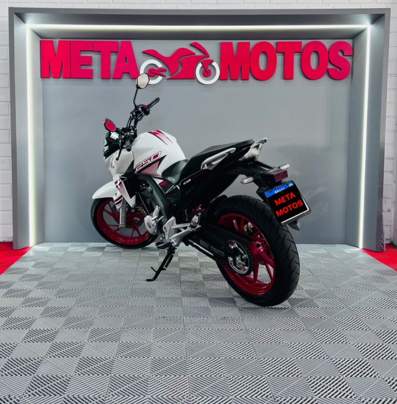 CB 250F TWISTER  - 2022 - CAMPO BOM